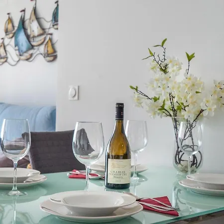 2 Bedroom Stunning In *