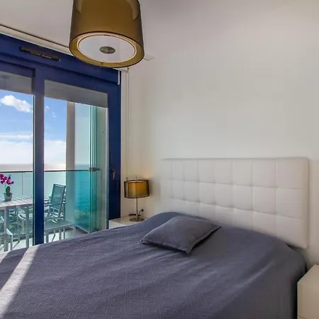 2 Bedroom Stunning In *