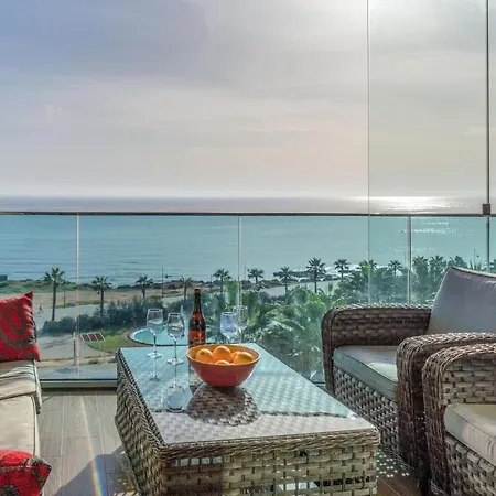 Apartment 2 Bedroom Stunning In